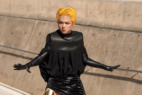 Phạm Thoại chiếm trọn spotlight với phong cách thời trang đầy khí chất tại Seoul Fashion Week