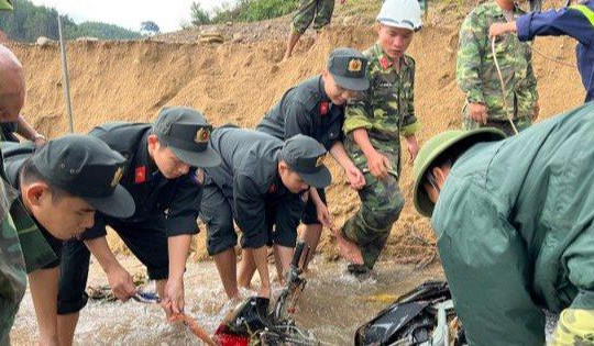 Tìm thấy chiếc xe máy của kỹ sư mất tích trong vụ sạt lở thủy điện Kà Tinh