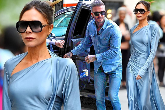 Victoria diện váy xanh da trời nổi bận bật trên phố, David Beckham cũng chọn trang phục đồng điệu với vợ