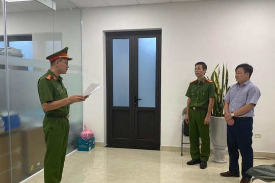 Bắt Phó trưởng phòng Tài nguyên và Môi trường huyện Việt Yên