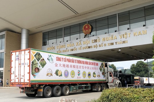 Xuất khẩu chính ngạch xe sầu riêng đầu tiên qua Cửa khẩu Kim Thành