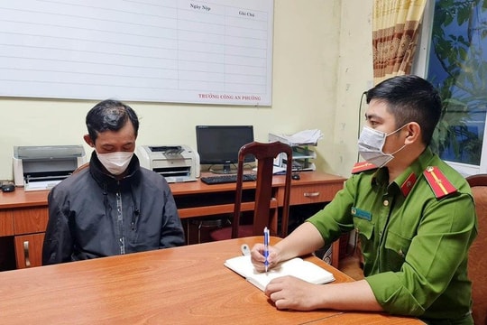 Gã đàn ông dâm ô hai học sinh tiểu học trong nhà vệ sinh