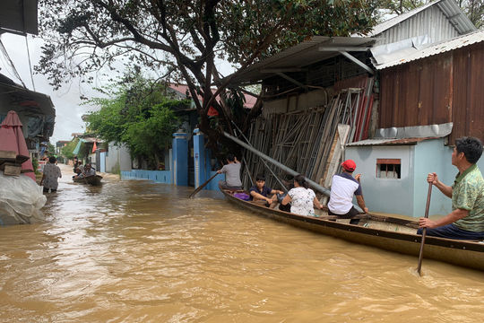 Mưa lớn làm ngập hàng ngàn ngôi nhà ở tỉnh Thừa Thiên Huế
