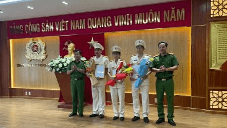 Công an TP HCM trao quyết định điều động, bổ nhiệm nhiều lãnh đạo cấp phòng