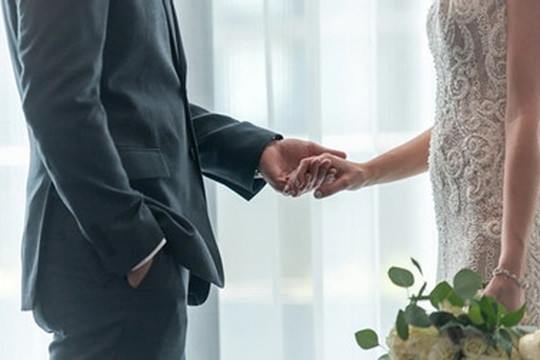 Hủy hôn không kịp nên sau khi tổ chức đám cưới, cô dâu vẫn ở lại nhà bố mẹ đẻ, biết lý do ai cũng tán thành