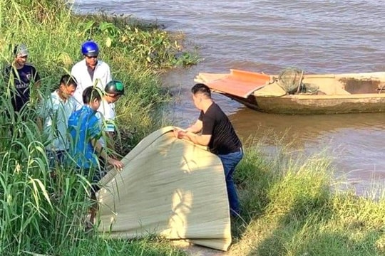 Tìm thấy thi thể nữ sinh lớp 11 nhảy cầu sông Đáy