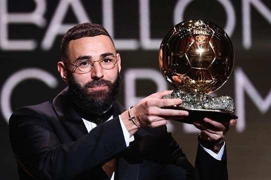 Karim Benzema giành danh hiệu Quả bóng Vàng 2022