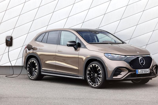 Mercedes-Benz EQE SUV trình làng