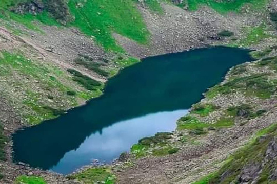 Hồ nước bí ẩn ở Kazakhstan được xếp hạng là một trong những nơi đáng sợ, nguy hiểm và bí ẩn nhất trên thế giới!