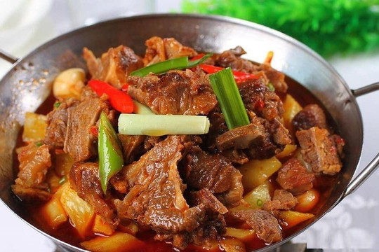 Tự làm món sườn om khoai tây thơm ngon bổ dưỡng cho cả nhà thưởng thức