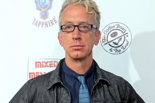 Diễn viên hài nổi tiếng Andy Dick bị bắt vì tội trộm cắp tại khu dân cư