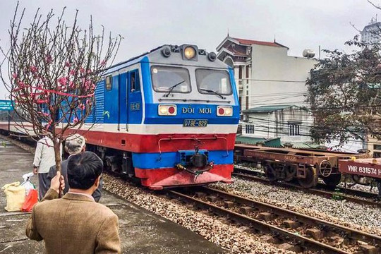 Nhiều chính sách giảm giá vé tàu Tết Quý Mão 2023