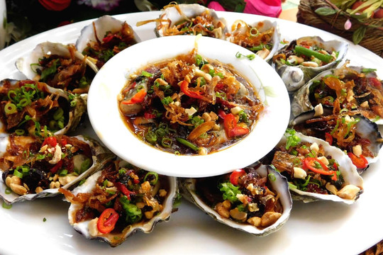 Tiết trời se lạnh, học ngay mẹo làm hàu nướng mỡ hành đơn giản tại nhà, ngọt ngon đến miếng cuối cùng