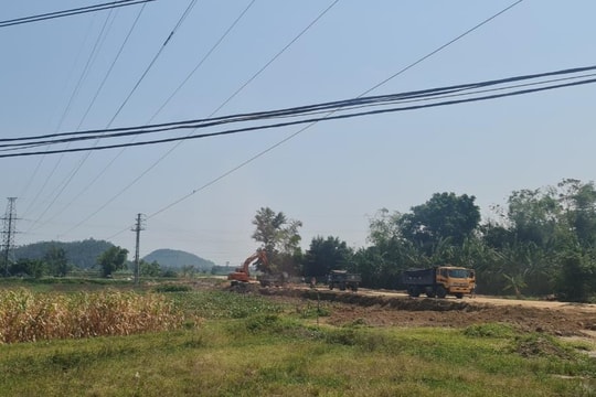 Nghệ An: Thi công dự án trọng điểm dưới đường điện chưa di dời