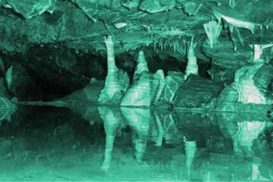 Nơi nước tồn tại lâu nhất trên thế giới cách đây 2 tỷ năm. Điều gì sẽ xảy ra nếu bạn uống một ngụm nước?
