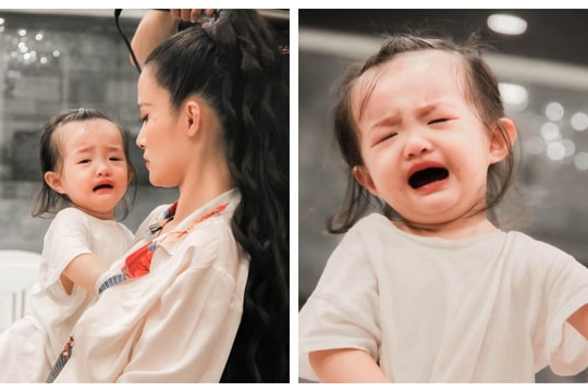 Con gái Đông Nhi ăn vạ mẹ siêu hài nhưng 'bàn tay hư' mới là tâm điểm chú ý