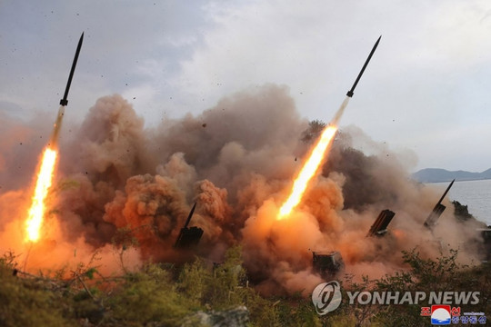 Hàn Quốc bắn súng cảnh cáo, Triều Tiên đáp trả bằng10 quả đạn pháo 
