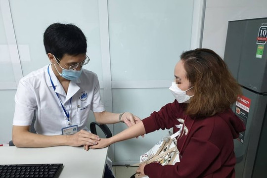 Bệnh vảy nến ảnh hưởng tới tâm lý tương đương như ung thư