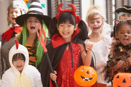 Những điều cha mẹ cần biết trong ngày lễ Halloween để giữ cho trẻ an toàn, tránh xảy ra tai họa