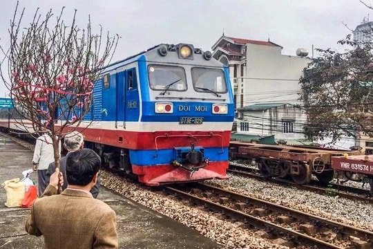 Từ 8 giờ sáng nay, ngành đường sắt mở bán vé tàu Tết 2023