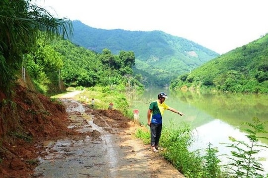 Công nhân mất tích khi bơi qua sông 
