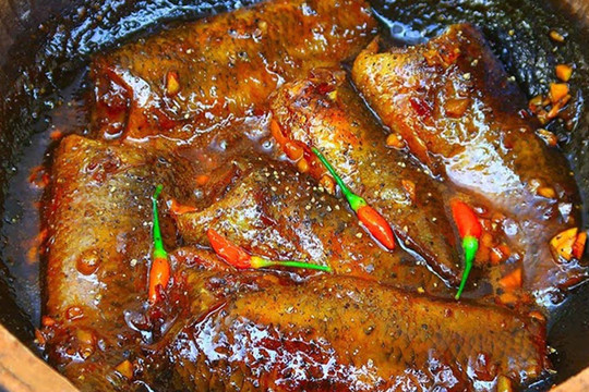 Muốn cá kho mềm, nhanh thấm vị mà không tốn nhiều thời gian, bà nội trợ đừng bỏ qua gợi ý này