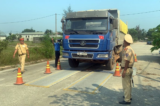 Thừa Thiên  Huế: Xử lý nghiêm xe quá tải trọng để đảm bảo an toàn giao thông