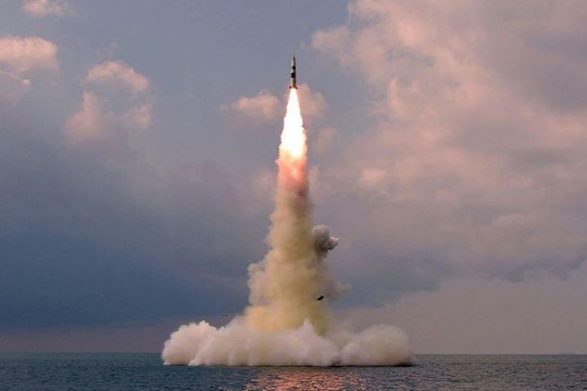 Triều Tiên phóng tên lửa có tốc độ lớn hơn 5 lần vận tốc âm thanh