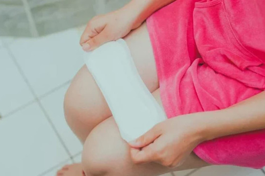 Bị 2 'kỳ đèn đỏ' mỗi tháng, có bình thường không?