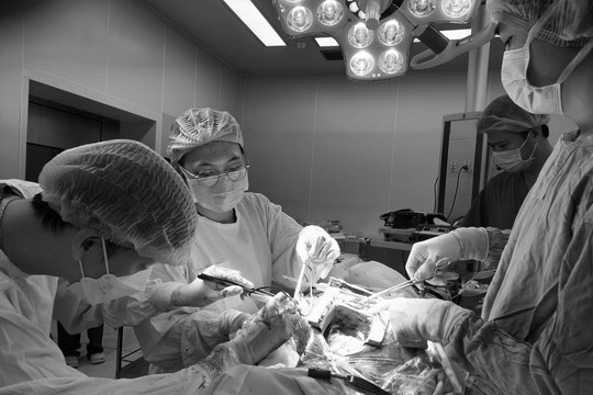 Kích hoạt báo động đỏ cứu sống thanh niên bị dao đâm vào tim