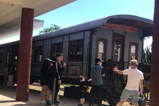 Tăng cường tàu đường sắt du lịch Đà Lạt, giá vé siêu hấp dẫn