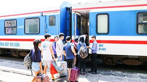 Trẻ em được miễn, giảm giá vé tàu Tết Quý Mão