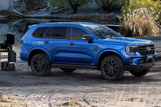 Ford Everest 2023 có thêm phiên bản Sport RWD