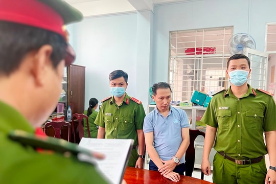 Bắt Giám đốc làm giả và sử dụng tài liệu giả của cơ quan, tổ chức