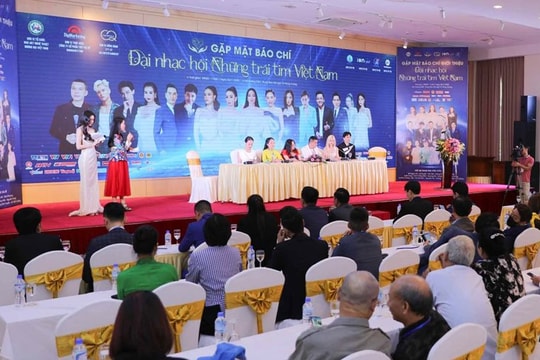 Dàn sao hội ngộ trong đại nhạc hội ''Những trái tim Việt Nam''