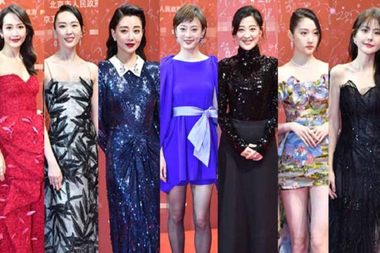 Thảm đỏ Lễ trao giải thưởng Phi Thiên lần 33: Tôn Lệ, Quan Hiểu Đồng diện váy khoe chân dài