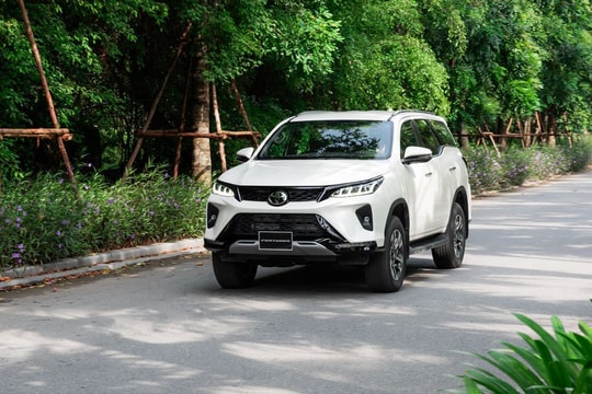 Toyota Fortuner bản nâng cấp ra mắt