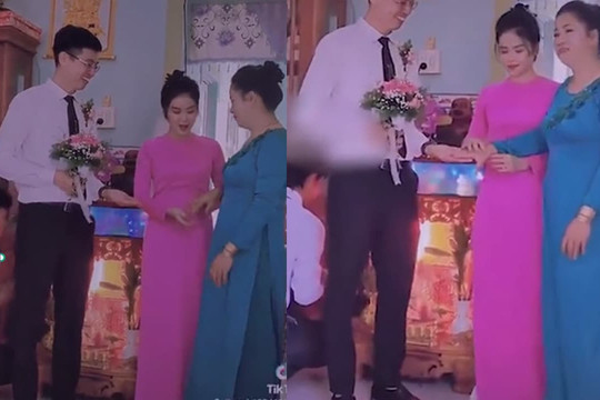 Hồi hộp trong ngày trọng đại, cô dâu Trà Vinh cầm nhầm tay mẹ đưa cho chú rể nắm