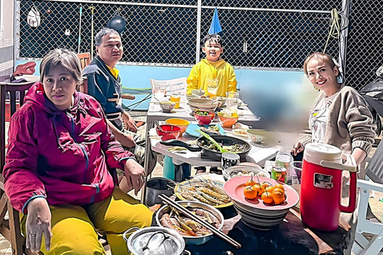 Hoa hậu Diễm Hương chia sẻ xúc động về cha mẹ sau quãng thời gian căng thẳng, thậm chí 'từ mặt'
