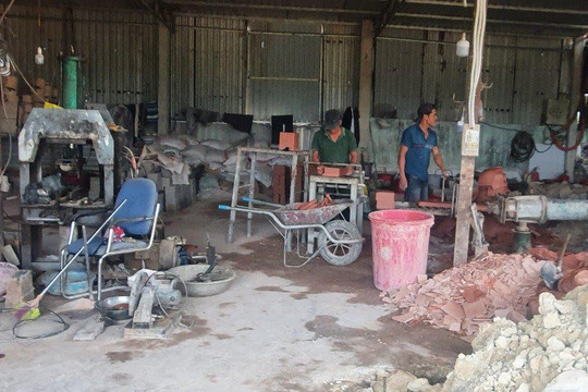 Thừa Thiên - Huế : UBND huyện Phong Điền nói gì về cơ sở sản xuất gốm như “quả bom nổ chậm” trong khu dân cư?