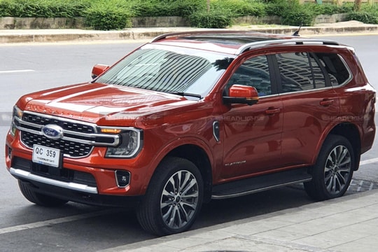 Ford Everest 2023 phiên bản động cơ 3.0L V6 xuất hiện