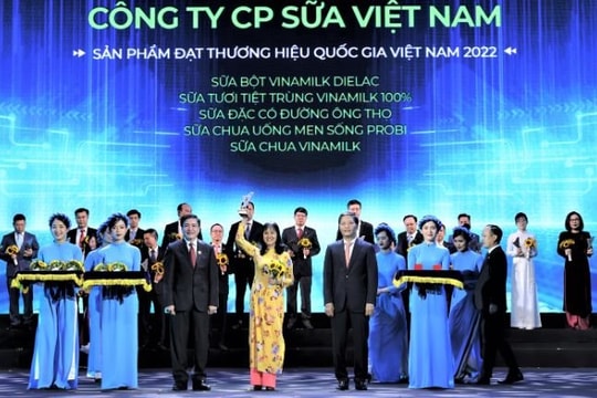 Vinamilk tiếp tục được vinh danh thương hiệu quốc gia 2022-2024
