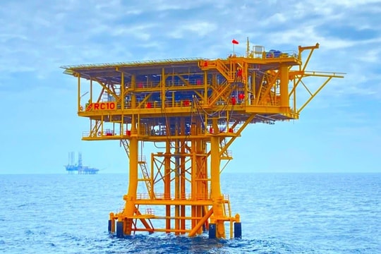 Petrovietnam về đích chỉ tiêu sản lượng khai thác dầu thô, nỗ lực cung ứng tối đa xăng dầu cho thị trường