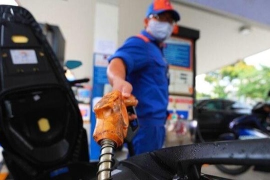 Bộ Tài chính: Đề nghị Bộ Công Thương có ý kiến về điều chỉnh chi phí đưa xăng dầu từ nước ngoài về Việt Nam