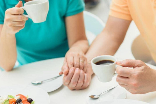 Ngoại tình 2 năm nghĩ chồng không biết, không ngờ anh ấy đã biết từ lâu nhưng không lên tiếng, tôi quá ngớ ngẩn