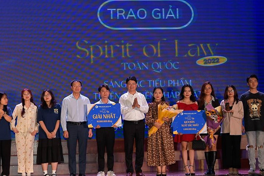 Sinh viên Trường ĐH Luật Hà Nội giành giải Nhất cuộc thi Spirit of Law