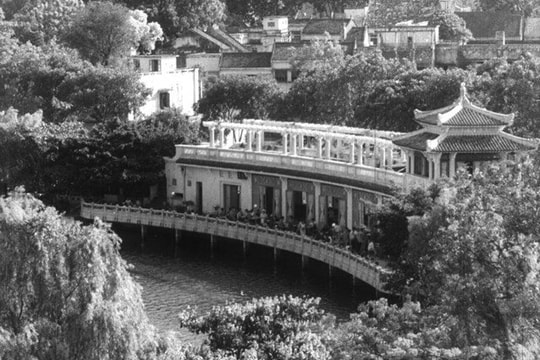 Triển lãm 'Bối cảnh quay phim là các di tích, di sản văn hóa của Hà Nội'