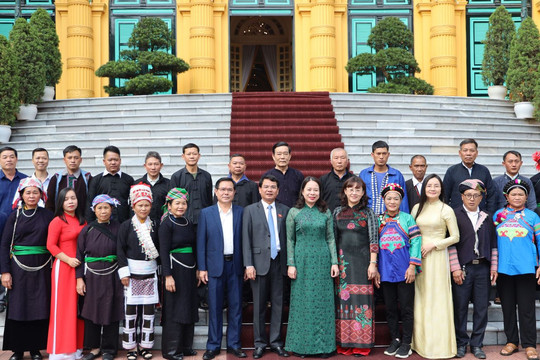 Phó Chủ tịch nước gặp mặt Đoàn đại biểu người uy tín tiêu biểu tỉnh Lào Cai