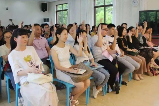 Với những bà mẹ “thích ăn mặc” và “không thích ăn mặc” thì khi con lớn lên, sự chênh lệch giữa 3 điểm khiến chị em lo ngại