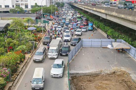 Sở GTVT Hà Nội nghiên cứu giải pháp giảm ùn tắc trên đường Nguyễn Xiển